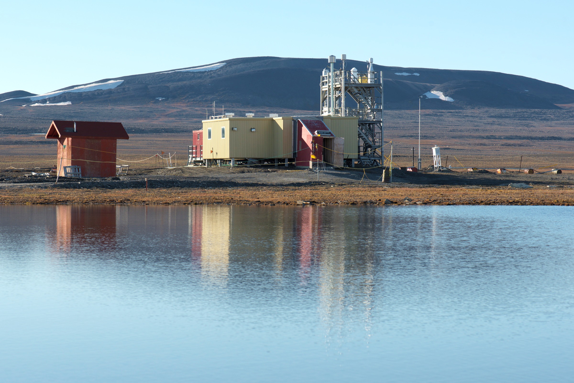 Wintertime at the Dr. Neil Trivett GAW Observatory, Alert, Nunavut 